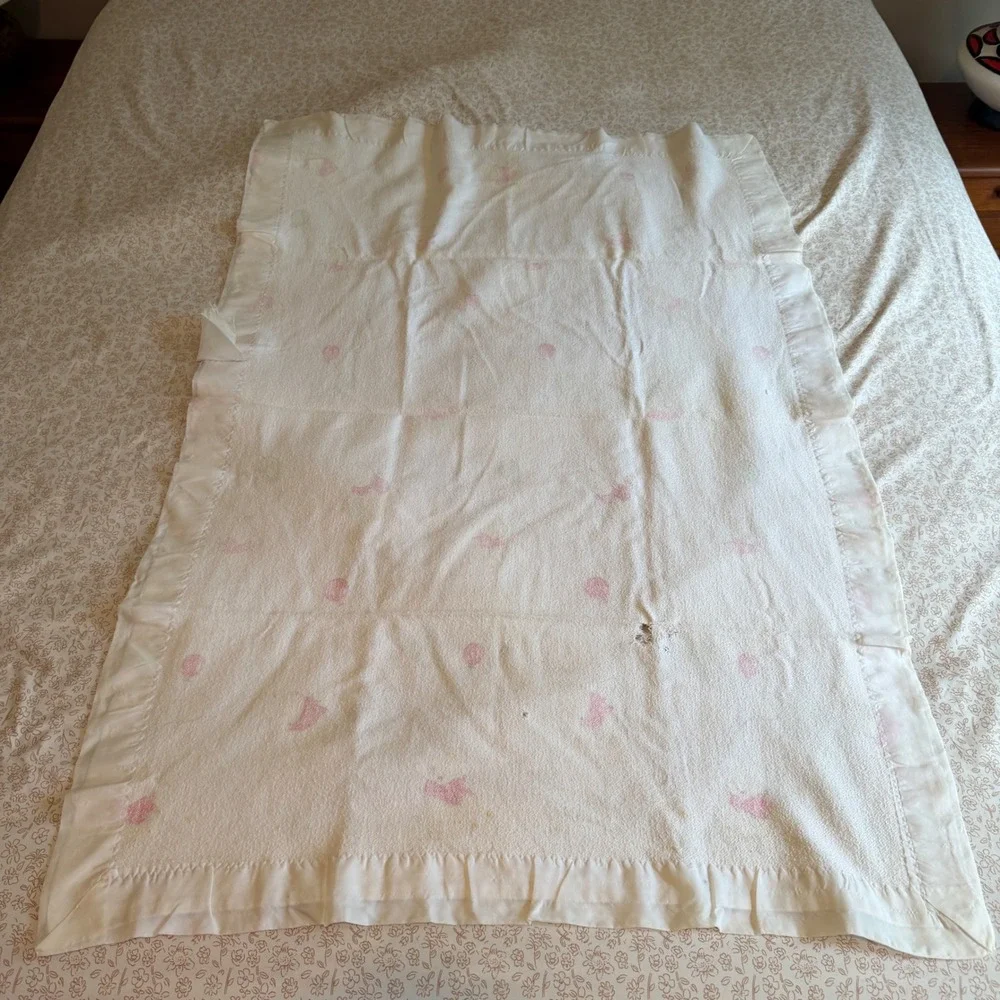 Vintage Walt Disney Productions Winnie The Pooh Balloon Baby Blanket Satin Trim